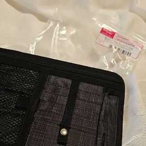 Thirty-one Visor Organizer with Mesh Pocketzipper Compartment